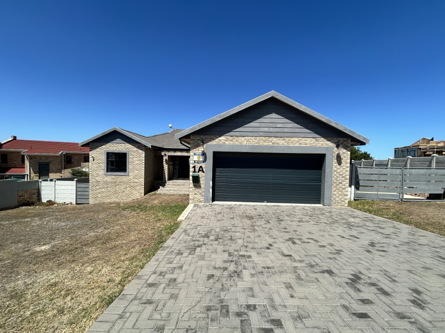 4 Bedroom Property for Sale in Wavecrest Eastern Cape